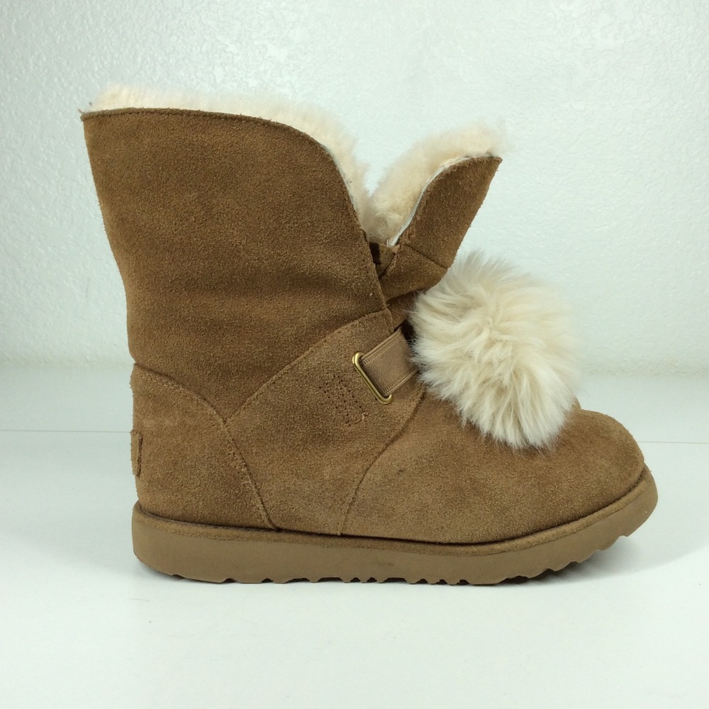 UGG Kids' Isley boots with removable pom pom - Picture 3 of 14
